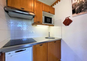 150m from shops, 1st floor, balcony, tv, ski locker, 46m², Les Menuires in Les Menuires