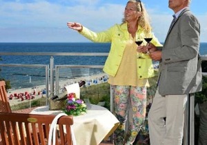 Comfort Double Room with Balcony and Sea View - Strandhotel Seerose Kölpinsee in Loddin