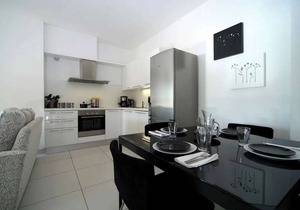 2 bedroom Lake Maggiore apartment with pool in Maccagno con Pino e Veddasca