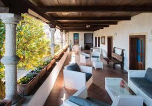 Massino Visconti Apartment Sleeps 5 with Pool and WiFi