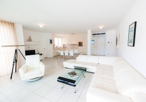 Modern Italian Lakes apartment with pool in Maccagno con Pino e Veddasca