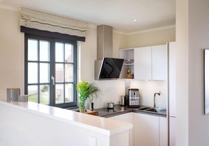 Reetland am Meer - Premium Reetdachvilla mit 3 Schlafzimmern, Sauna und Kamin E05 in Dranske