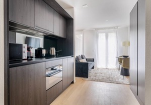 Sunny Wiedikon 1.5 Room w/Storage & W/D, 1 min to Market, by Blueground