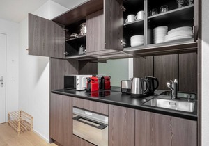 Sunny Wiedikon 1.5 Room w/Storage & W/D, 1 min to Market, by Blueground