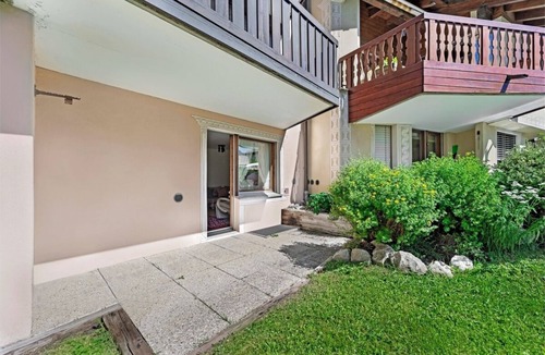Champfer Apartment | 2-room apartment on the ground floor, entrance with wardrobe, double bedroom, ba