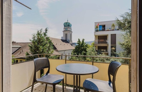Wipkingen Apartment | 3-BR in Wipkingen · parking · tram nearby