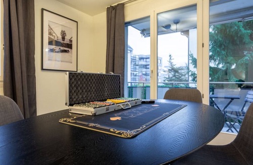 Seebach Apartment | 3-BR with cinema, games & parking · Seebach