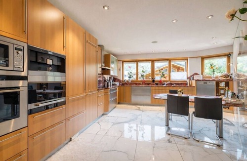 Meiringen House | 7BR Luxury Chalet near Interlaken AC 18 guests