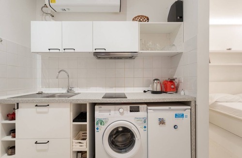 Chinatown Apartment | A cozy 35 sqm studio apartment, ideal for two people, located on the second floor of a building without an elevator (access via stairs).The apartment enjoys a strategic location, just steps away from Milan's Chinatown and the impressive Monumental Cemete