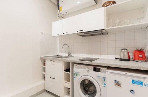 Chinatown Apartment | A cozy 35 sqm studio apartment, ideal for two people, located on the second floor of a building without an elevator (access via stairs).The apartment enjoys a strategic location, just steps away from Milan's Chinatown and the impressive Monumental Cemete