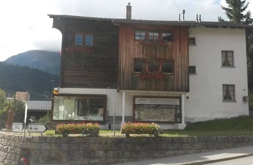 Fiesch Apartment | ABC Ferienwohnung 3 1. OG Nord-Ost Appartement/Fewo, Dusche oder Bad, WC by Interhome