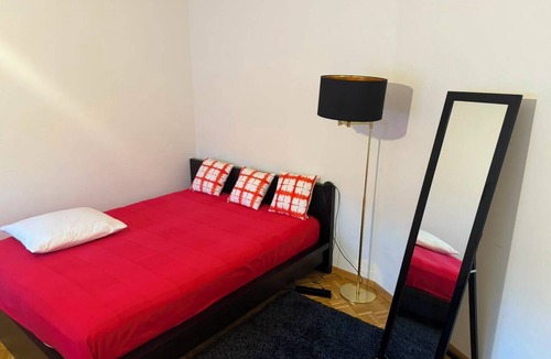 Les Acacias Apartment | Affordable large private room in an apartment, suitable for couples