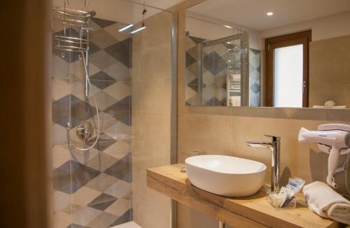 Ranzanico Hotel | Albergo La Romanella