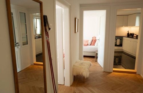 Oberstrass Apartment | Alpine 3-BR with fireplace near ETH · Kreis 6