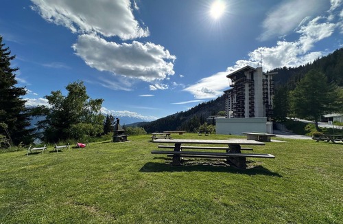 Crans-Montana Apartment | Alpine Pearl - Panoramic Mountain Views - Aminona