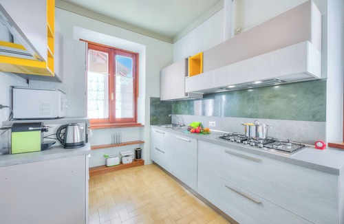 Gemonio House | Anita Lake, 2BR Retreat w/Shared Pool and Gym, Gemonio, Italy
