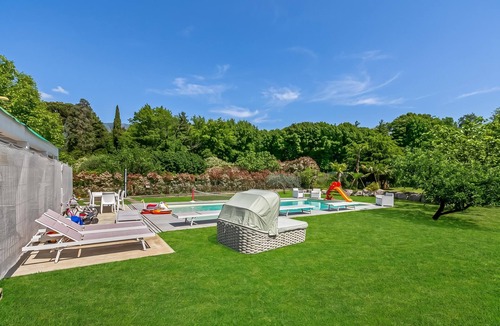 Gemonio House | Anita Lake, 2BR Retreat w/Shared Pool and Gym, Gemonio, Italy