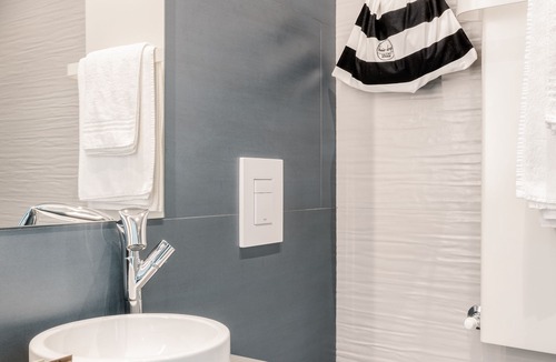 Rho House | Anjoy & Bleev Rooms | SARDINA | Queen French bed room