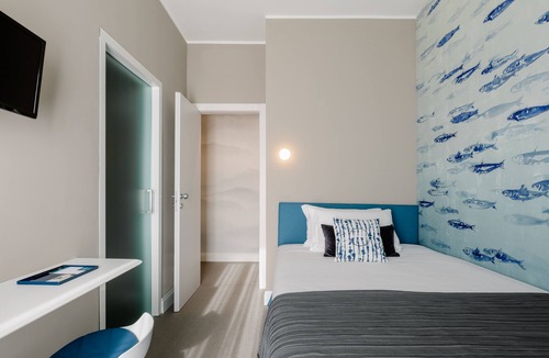 Rho House | Anjoy & Bleev Rooms | SARDINA | Queen French bed room