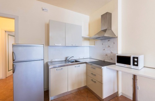 Portese Apartment | Apartment 'Villa Antica Torre Ariosto' with Shared Pool, Wi-Fi and Air Conditioning