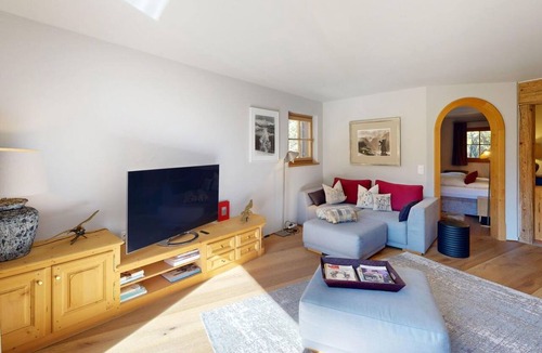 Champfer Apartment | Apartment Üerts - Hochwertige Wohnung mit Balkon und Aussicht in Champfèr by Interhome