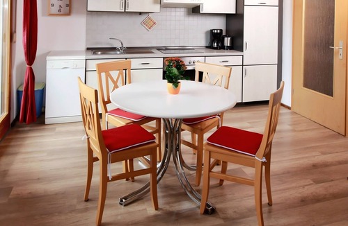 Hohenbodman Apartment | Apartment 2, 60 sqm with Shared Garden, Balcony and Wi-Fi