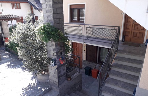 Chatillon Apartment | Apartment 'A Casa Di Zia Renny' with Mountain View, Shared Garden and Wi-Fi