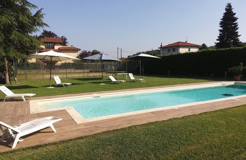 Induno Olona Apartment | Apartment "Azalea" with Mountain View, Shared Pool and Wi-Fi