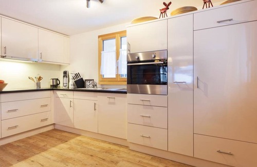 Saas-Fee Apartment | Apartment Bristolino Appartement/Fewo, Dusche, WC, Terrasse by Interhome