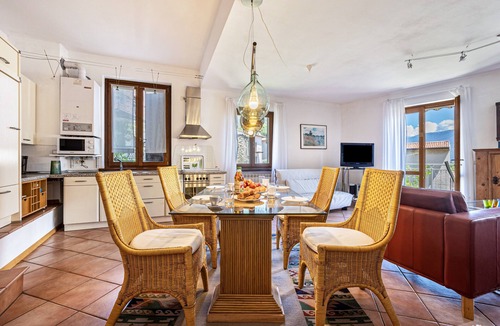 Gardola Apartment | 'Apartment Capri' with Lake View, Garden & Wi-Fi