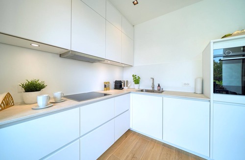 Montioni Apartment | Apartment 'Carmensita Premium Lazise' with Shared Pool, Wi-Fi and Air Conditioning
