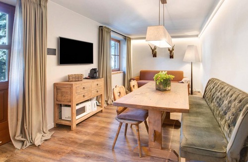 Teola Ski Chalet | Apartment 'Chalet Sonne Superior' with Mountain View, Shared Garden and Wi-Fi