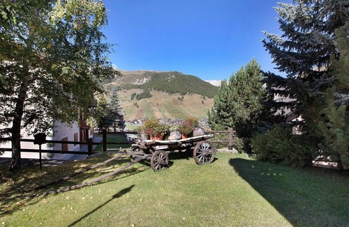 Teola Ski Chalet | Apartment 'Chalet Sonne Superior' with Mountain View, Shared Garden and Wi-Fi