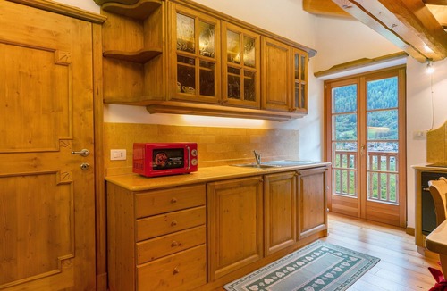 Bocenago Apartment | Apartment 'Dolomiti Deluxe - Bocenago' with Mountain View, Balcony and Wi-Fi