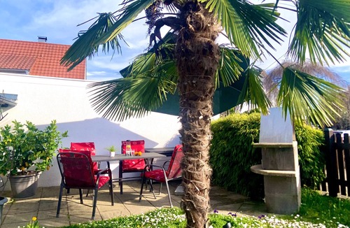 Waggershausen Apartment | Apartment 'Dornier' with Private Terrace, Garden and Wi-Fi