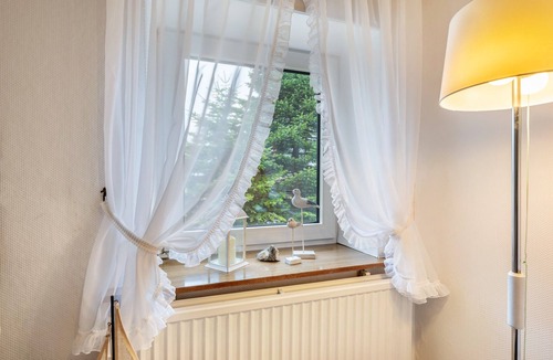 Suederhafen Apartment | Apartment 'Ella Walter, Kiek Ut' with Private Terrace, Shared Garden and Wi-Fi