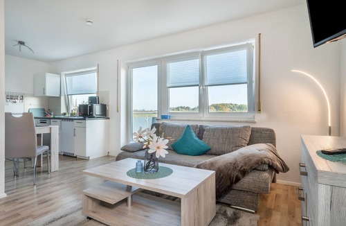 Schnetzenhausen Apartment | Apartment "Ferien am See 8" with Garden & Wi-Fi