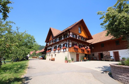 Brandmatt Apartment | Apartment 'Ferienwohnung Kasimir Hof' with Mountain View, Shared Garden and Wi-Fi