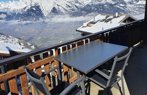 Nendaz Apartment | Apartment for 8 in Veysonnaz
