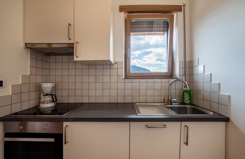 Schenna Apartment | Apartment "Gartenheim Verena" with Mountain View, Shared Pool & Wi-Fi