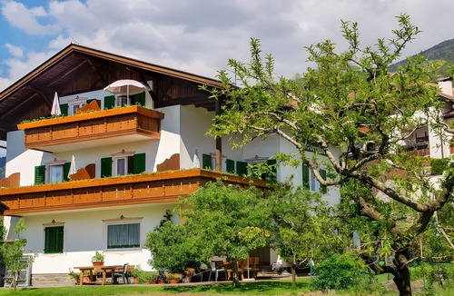 Schenna Apartment | Apartment 'Haus Bernhard A' with Mountain View, Balcony and Wi-Fi
