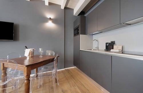 Oldesio Apartment | Apartment 'Il Vicolo Cortiletto' with Wi-Fi and Air Conditioning