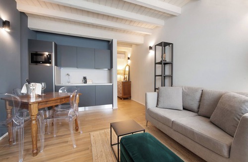 Oldesio Apartment | Apartment 'Il Vicolo Cortiletto' with Wi-Fi and Air Conditioning