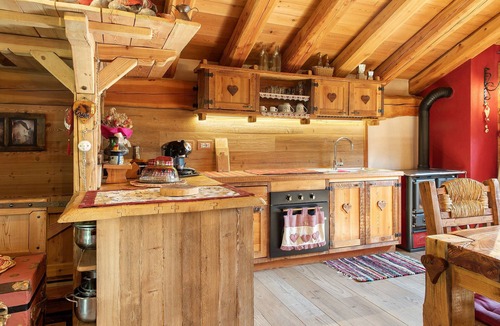 Monno Apartment | Apartment in Chalet 'Deluxe Room Stay' with Mountain View