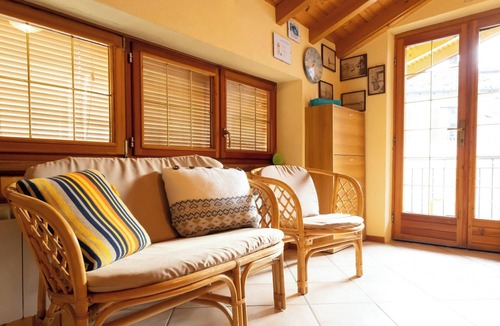 Brusimpiano Apartment | [Apartment in the Romantic Courtyard] Lake Lugano