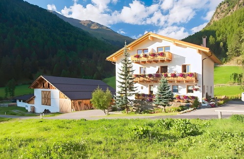 Malles Venosta Apartment | Apartment 'Inner Glieshof St Josef' with Mountain View, Sunny South Balcony & Free Wi-Fi
