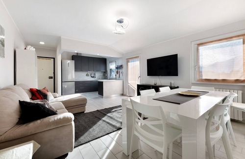 Colico Piano Apartment | Apartment 'La Dimora Del Lago' with Lake View, Wi-Fi and Air Conditioning