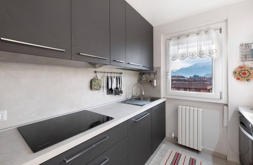 Colico Piano Apartment | Apartment 'La Dimora Del Lago' with Lake View, Wi-Fi and Air Conditioning