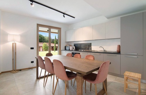 Colico Piano Apartment | Apartment 'La Villa del Lago in Giardino' with Sea View, Wi-Fi and Air Conditioning