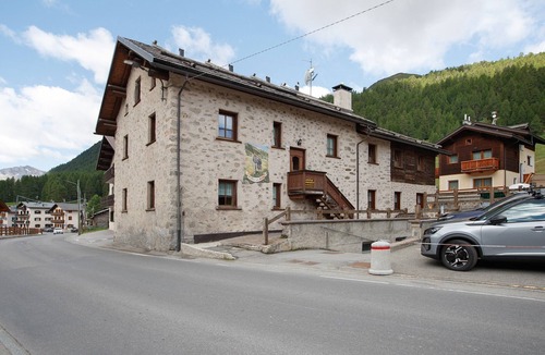 San Rocco Apartment | Apartment 'Loredana 1' with Mountain View, Shared Garden and Wi-Fi